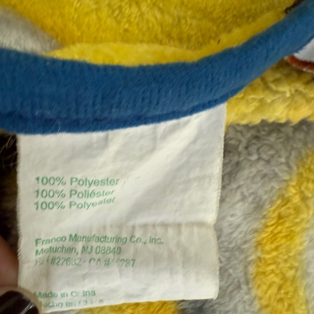 Despicable Me Minions Kids Blanket - Blue and Yellow - Picture 2 of 3